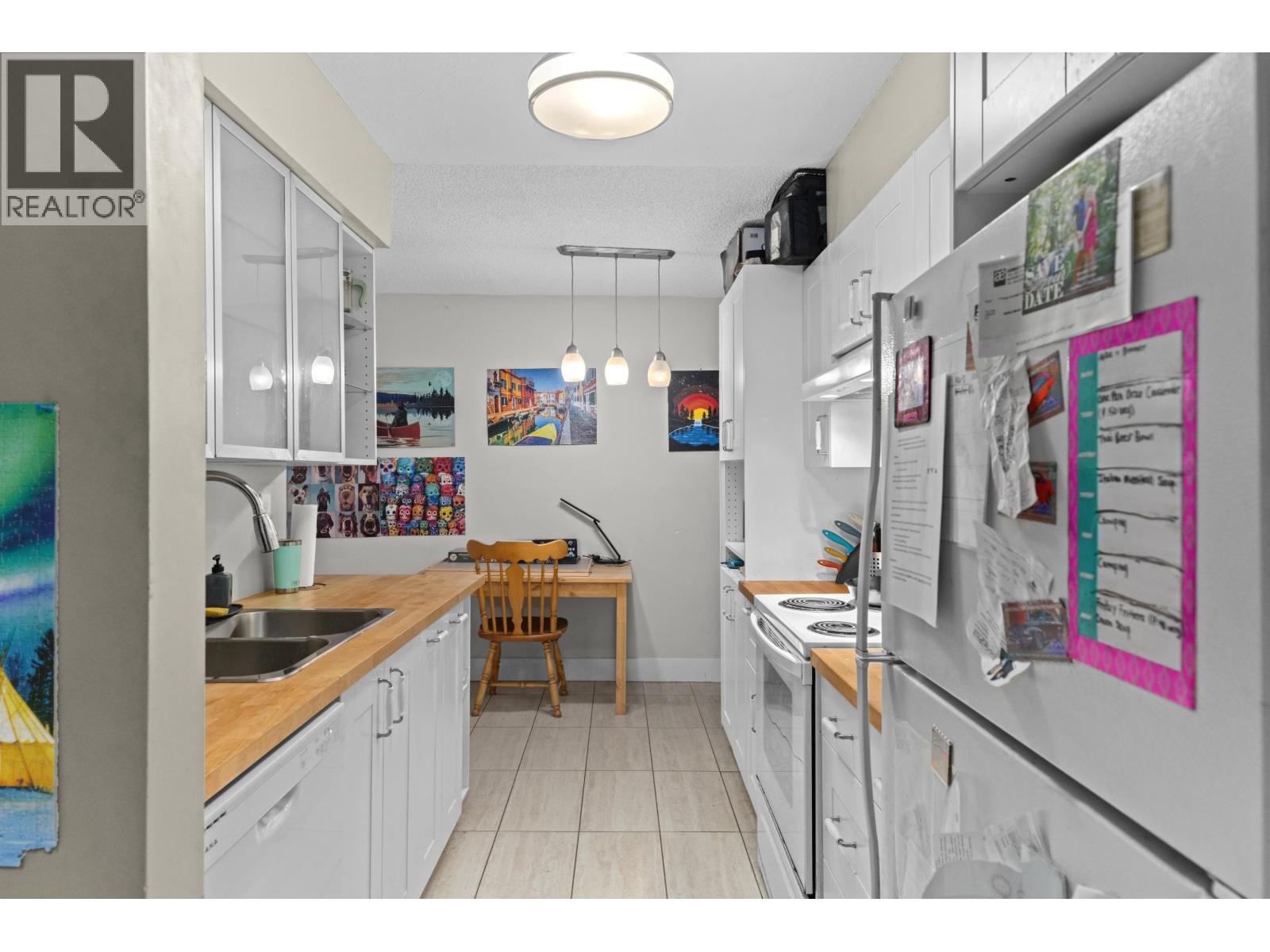 112 9847 Manchester Drive, Burnaby, British Columbia  V3N 4P4 - Photo 3 - R3098401