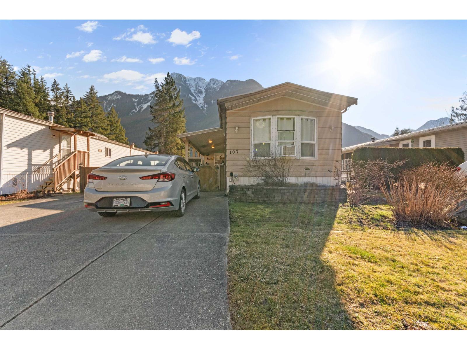 107 65367 Kawkawa Lake Road, Hope, Hope, British Columbia  V0X 1L1 - Photo 1 - R3097797