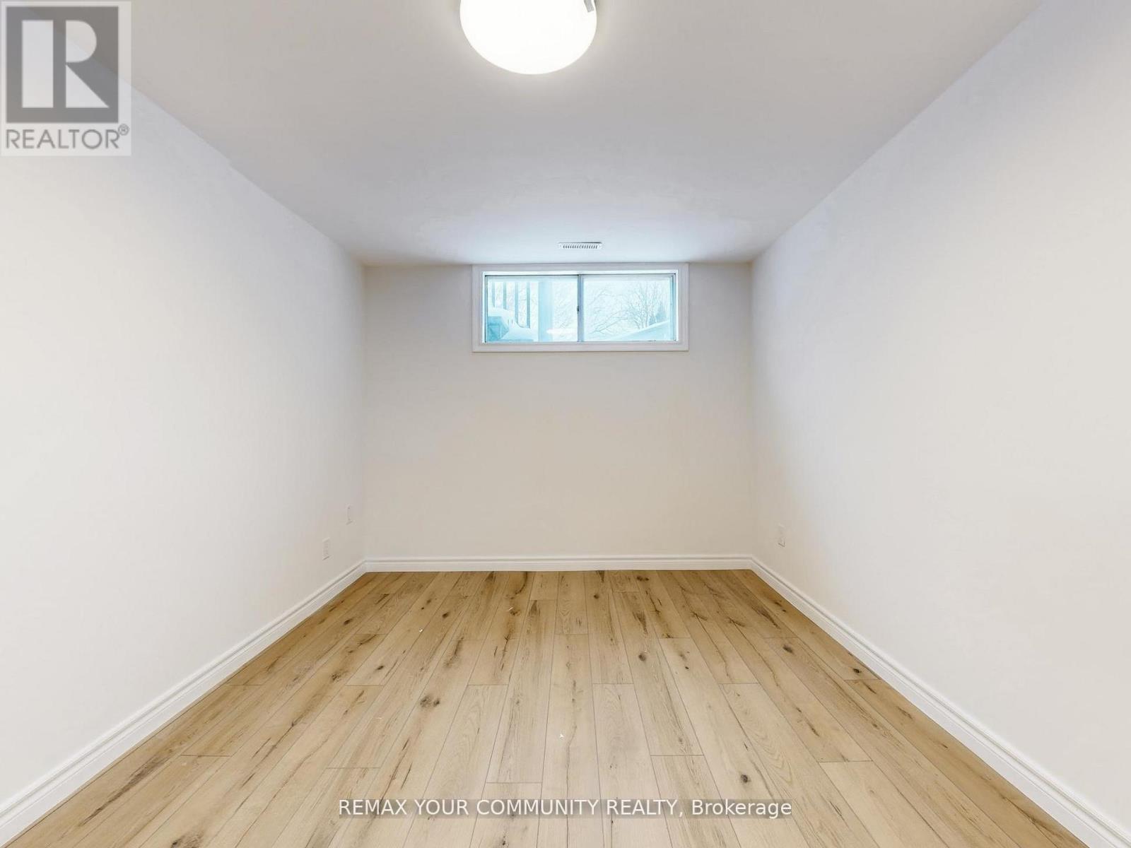 Lower - 264 Currey Crescent E, Newmarket (Central Newmarket), Ontario  L3Y 5M9 - Photo 18 - N12868662