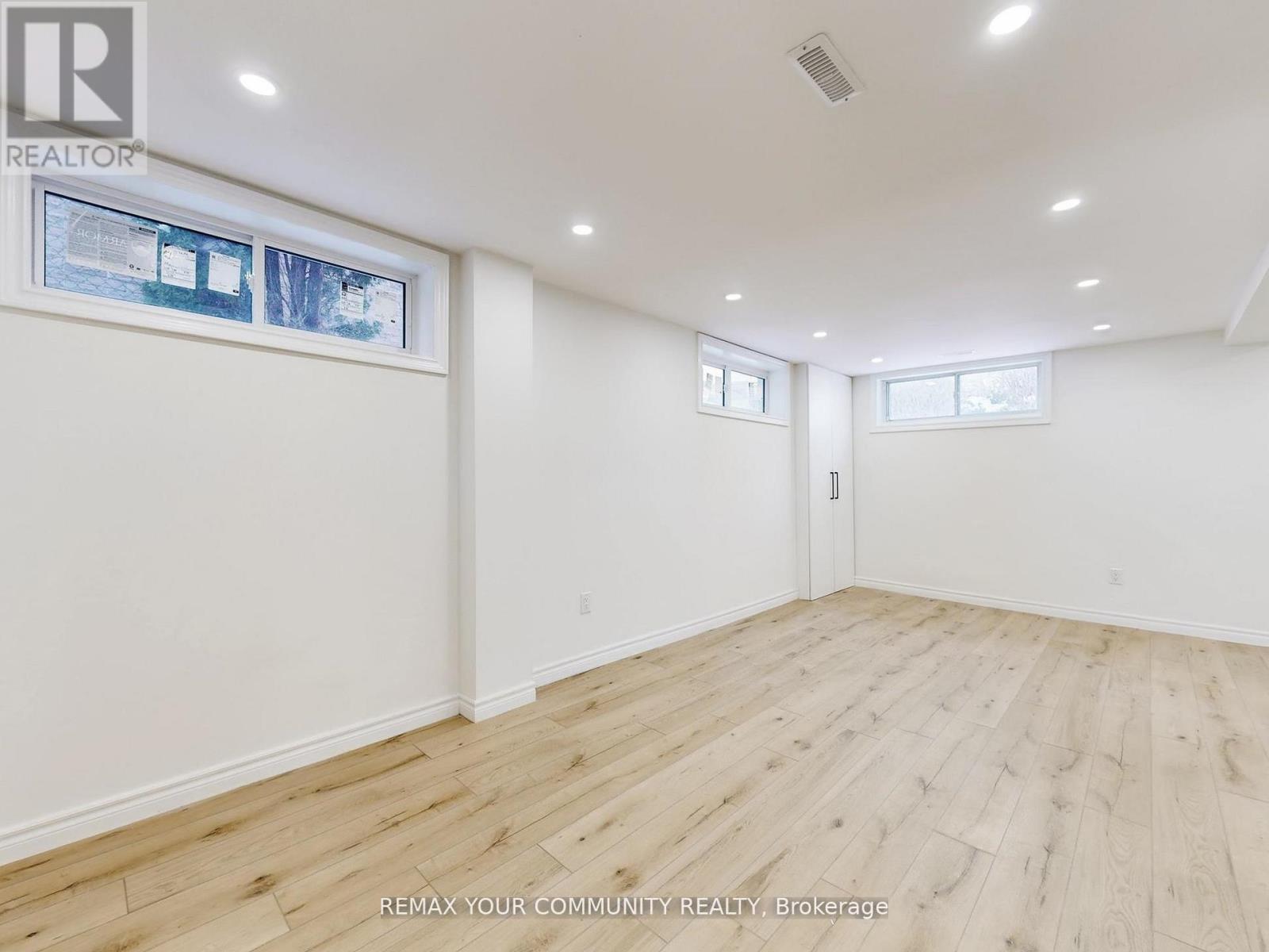 Lower - 264 Currey Crescent E, Newmarket (Central Newmarket), Ontario  L3Y 5M9 - Photo 4 - N12868662