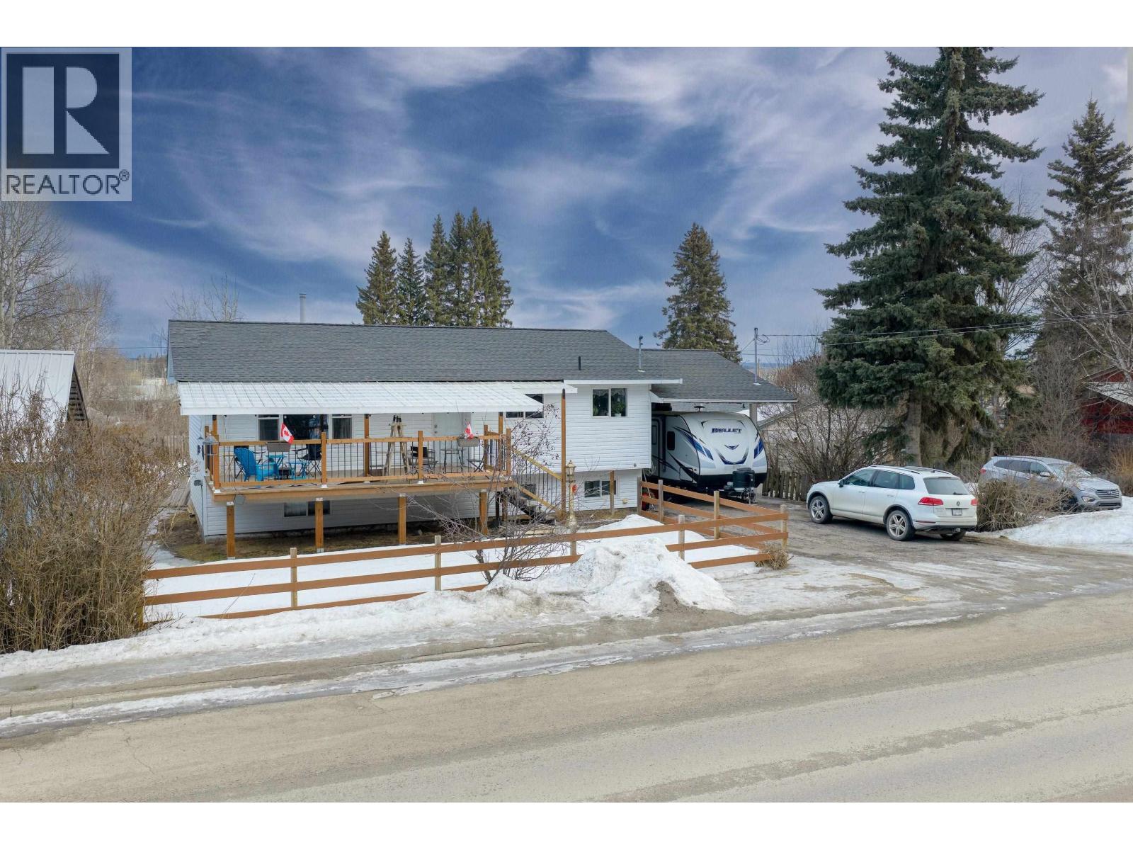 265 W 4th Street, Vanderhoof, British Columbia  V0J 3A0 - Photo 2 - R3097055