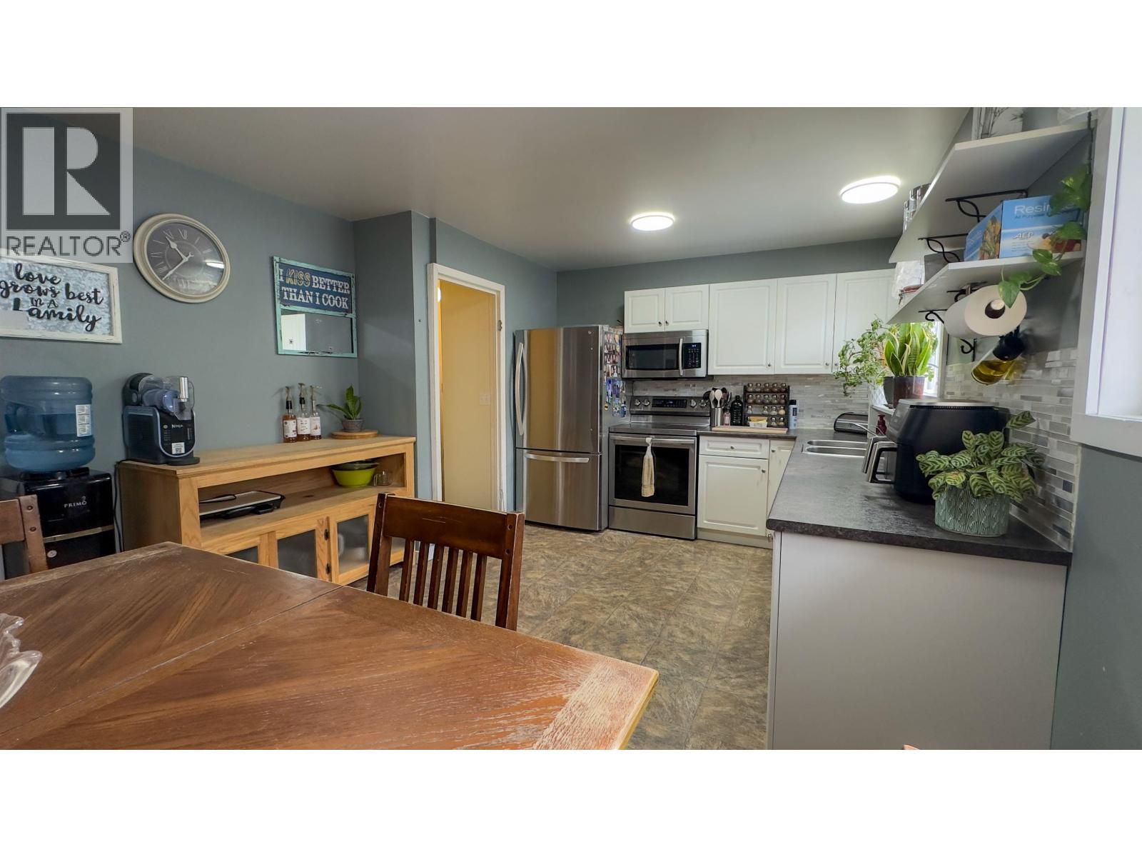 265 W 4th Street, Vanderhoof, British Columbia  V0J 3A0 - Photo 14 - R3097055