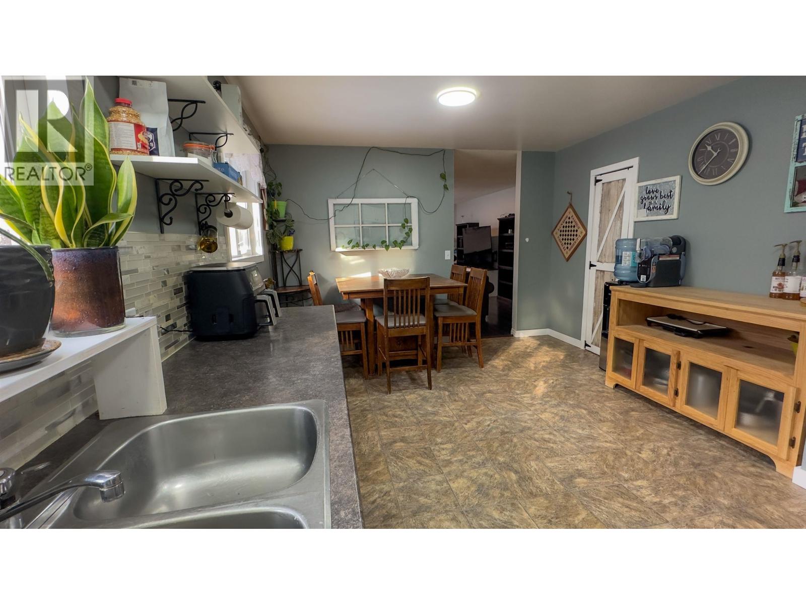 265 W 4th Street, Vanderhoof, British Columbia  V0J 3A0 - Photo 15 - R3097055