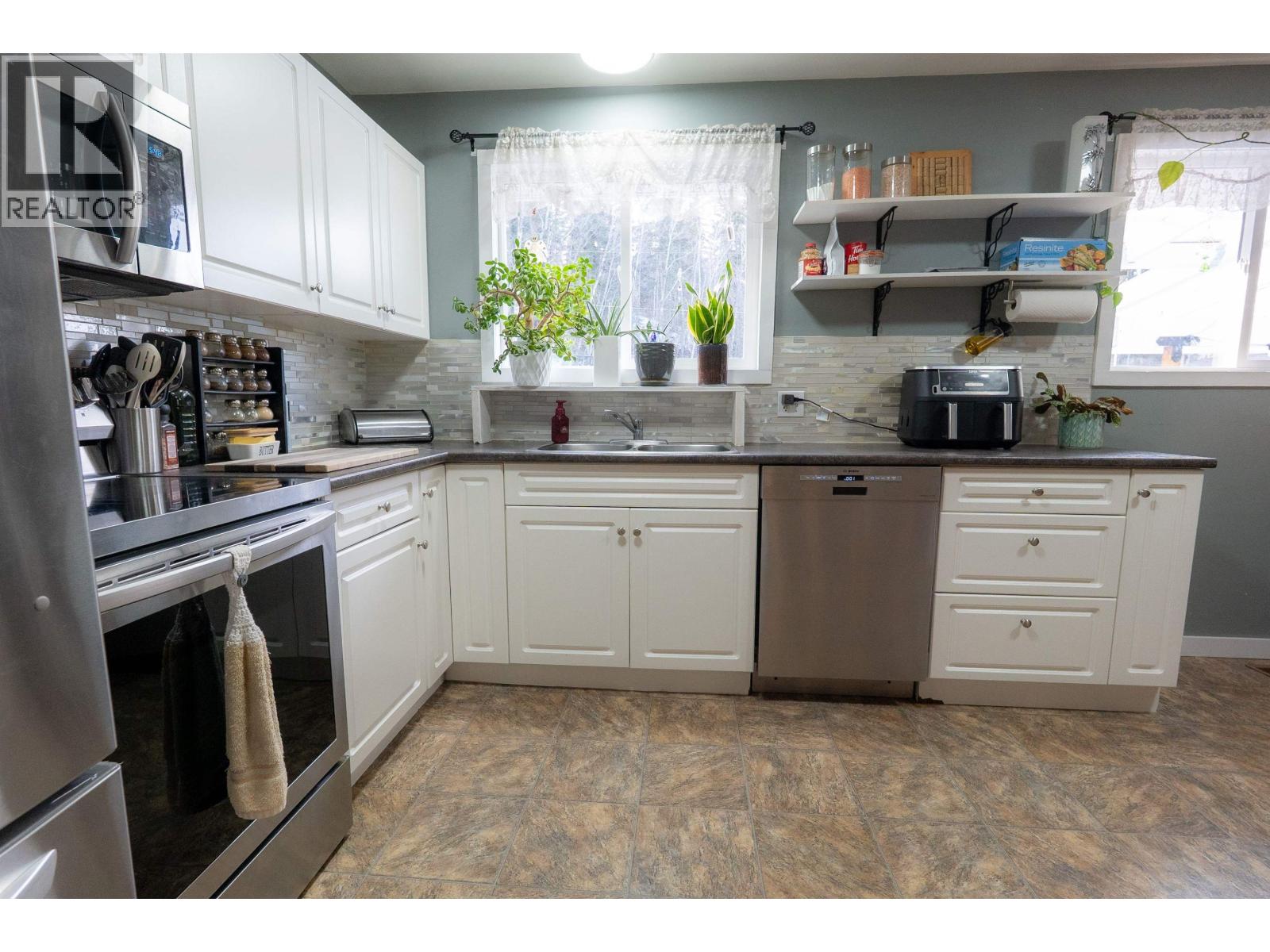 265 W 4th Street, Vanderhoof, British Columbia  V0J 3A0 - Photo 12 - R3097055