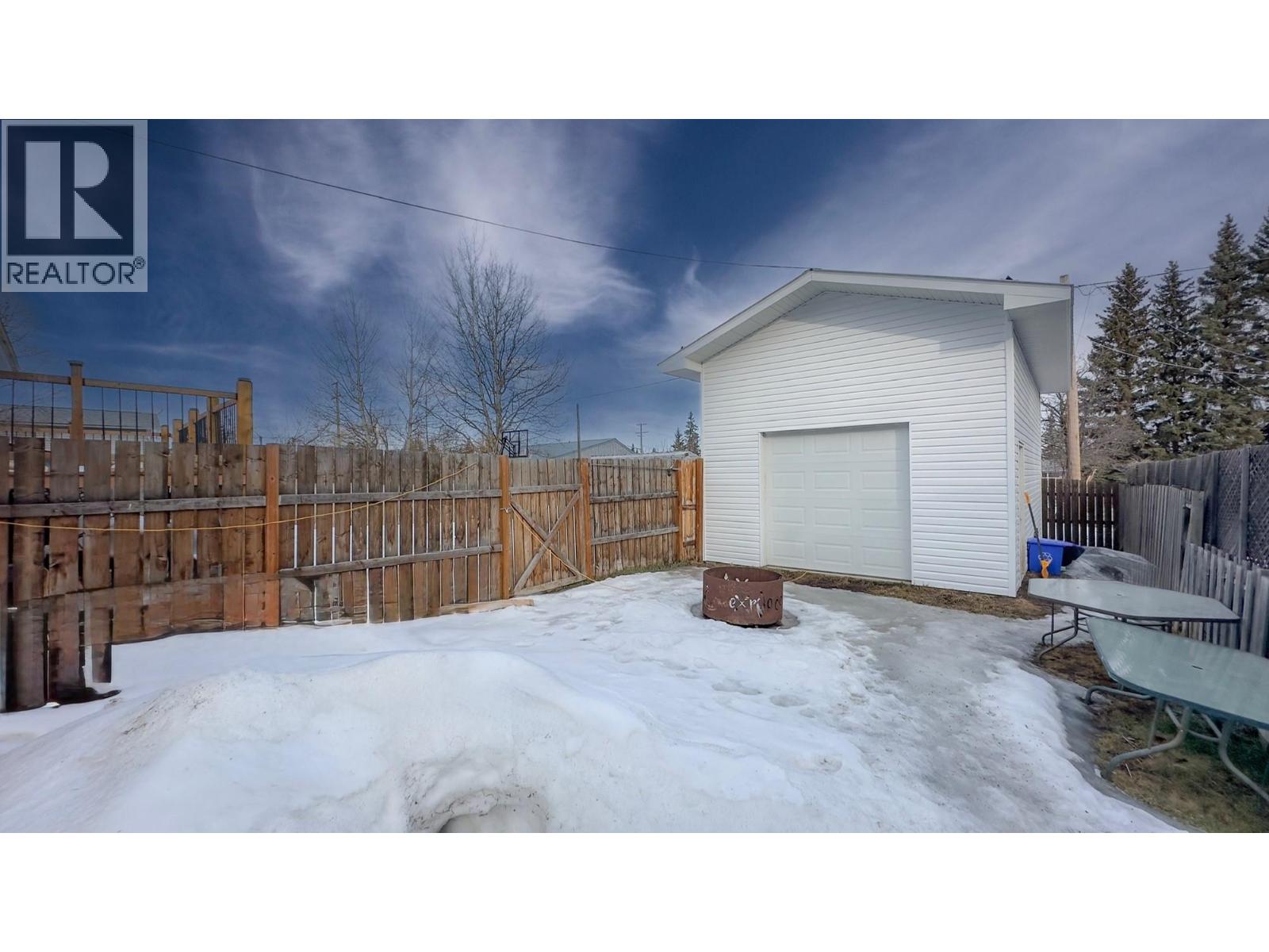 265 W 4th Street, Vanderhoof, British Columbia  V0J 3A0 - Photo 9 - R3097055