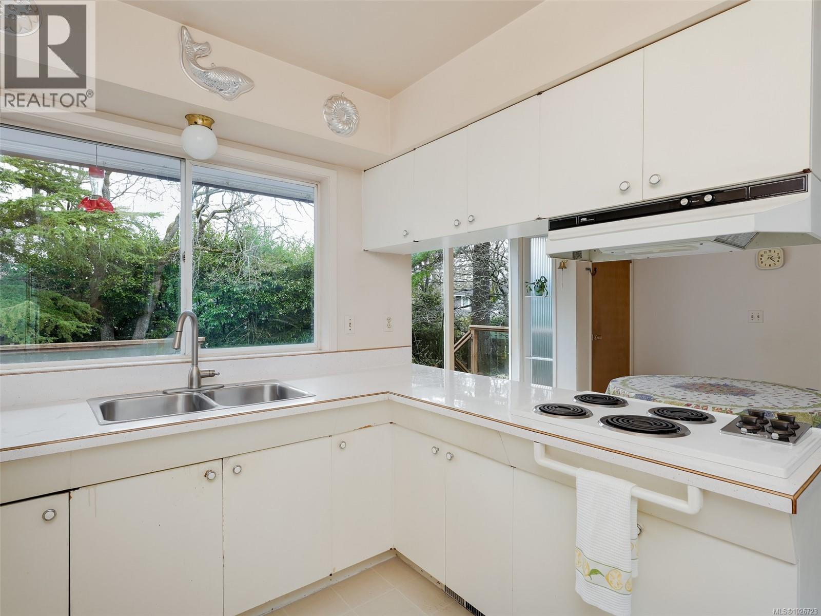 2086 Avondale Rd, Oak Bay, British Columbia  V8P 1V4 - Photo 8 - 1026723