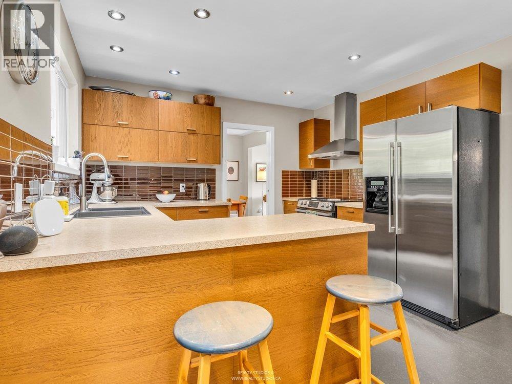 999 53a Street, Delta, British Columbia  V4M 3E2 - Photo 4 - R3098065