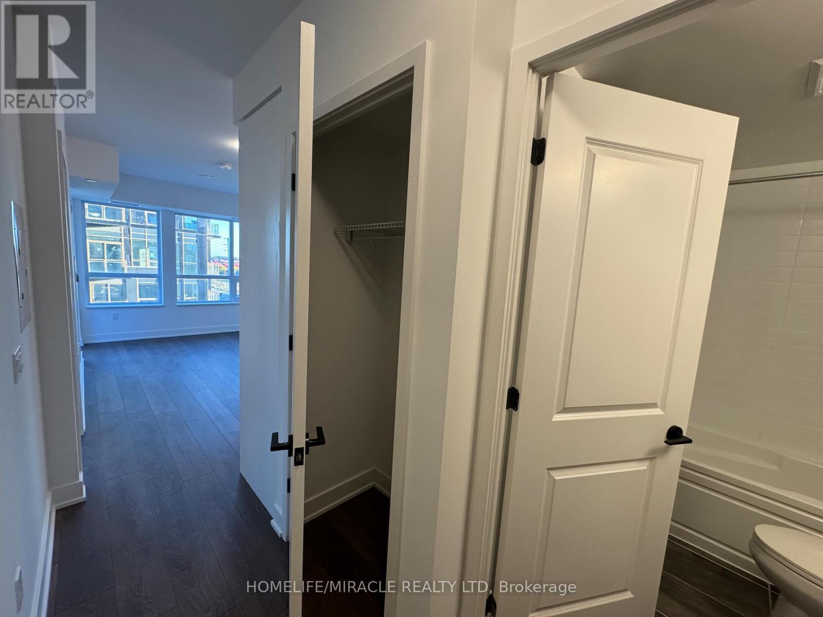 407 - 2343 Khalsa Gate, Oakville, Ontario  L6M 4J2 - Photo 9 - W12868664