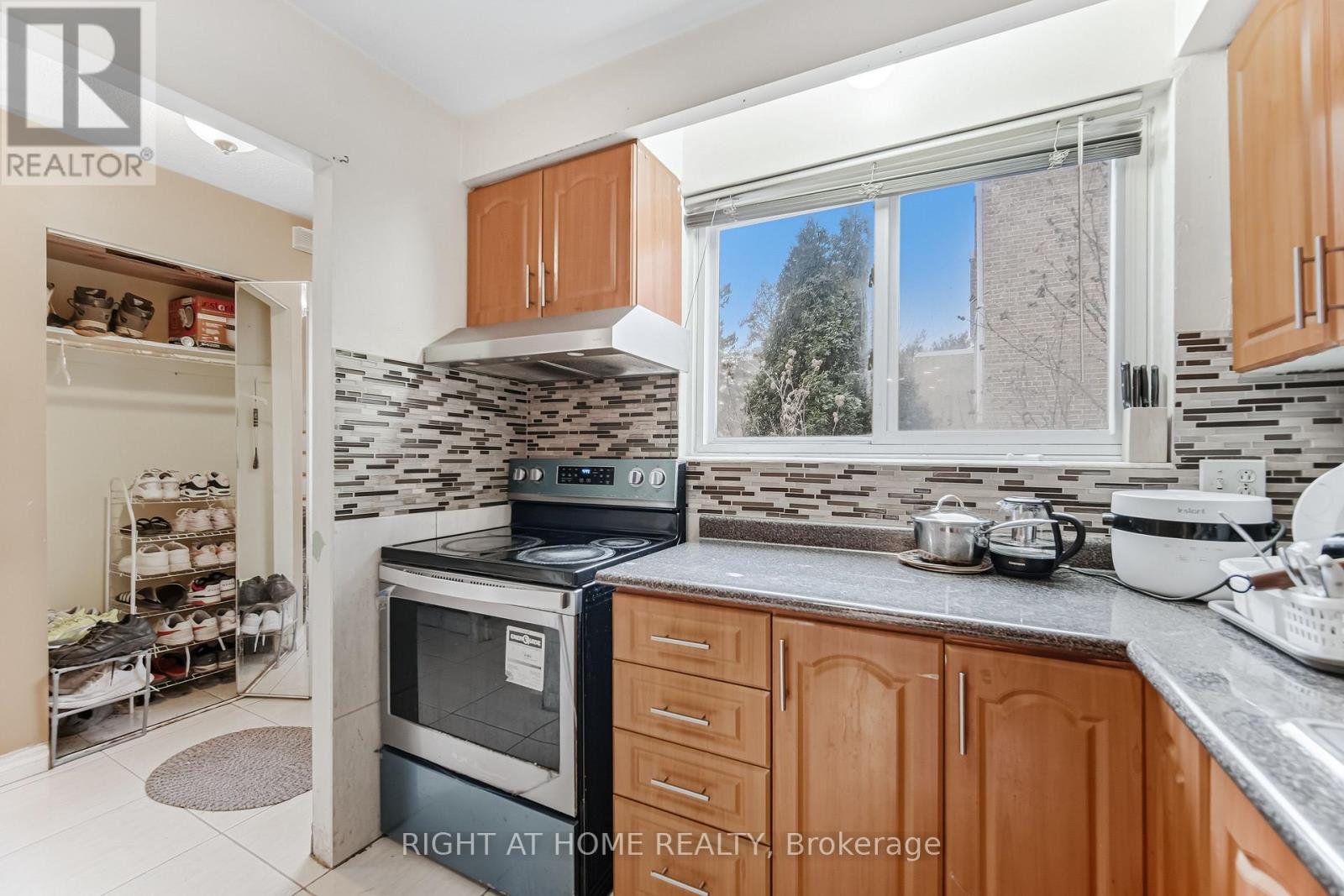 4 - 415 Silverstone Drive, Toronto, Ontario  M9V 3K6 - Photo 14 - W12868678