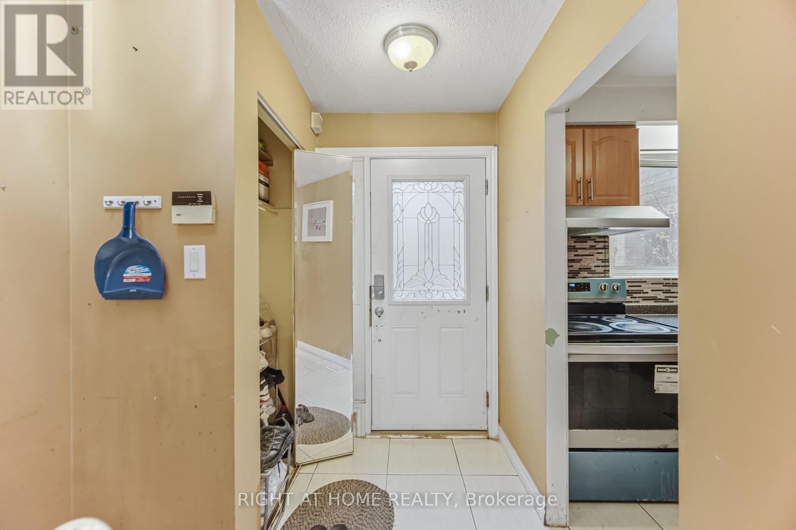 4 - 415 Silverstone Drive, Toronto, Ontario  M9V 3K6 - Photo 4 - W12868678