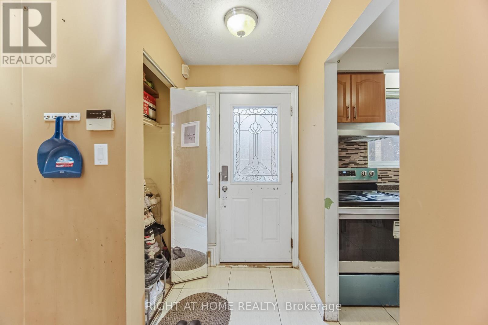 4 - 415 Silverstone Drive, Toronto, Ontario  M9V 3K6 - Photo 5 - W12868678