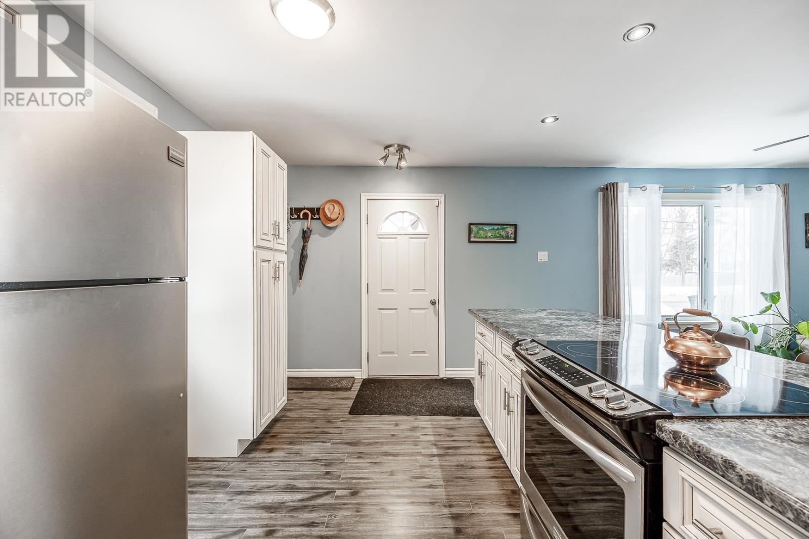 196 Macdonald Ave, Sault Ste. Marie, Ontario  P6B 1H5 - Photo 8 - SM260436