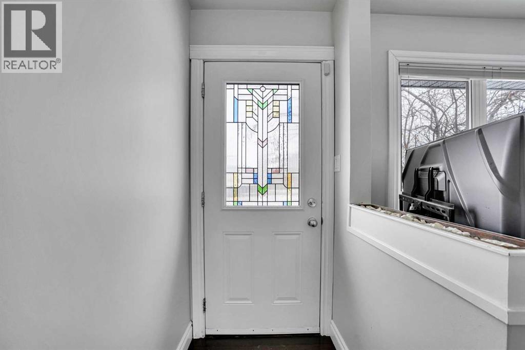 35 Meadowview Road Sw, Calgary, Alberta  T2V 1W1 - Photo 2 - A2291651