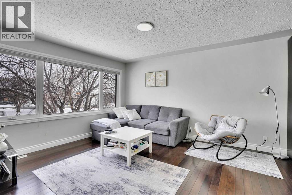 35 Meadowview Road Sw, Calgary, Alberta  T2V 1W1 - Photo 4 - A2291651