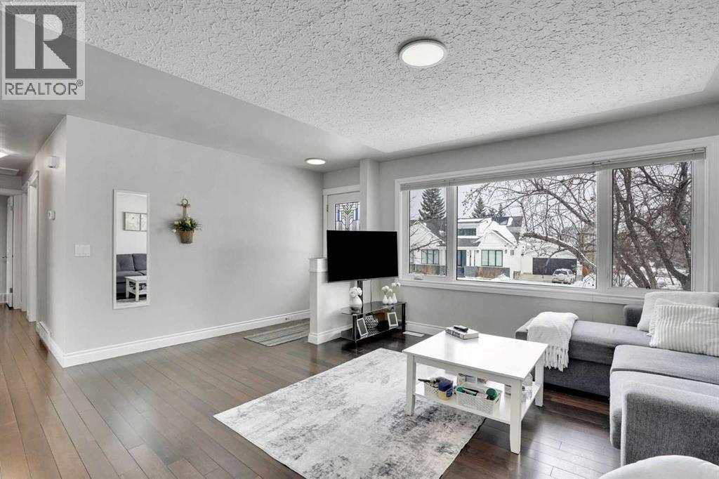 35 Meadowview Road Sw, Calgary, Alberta  T2V 1W1 - Photo 5 - A2291651