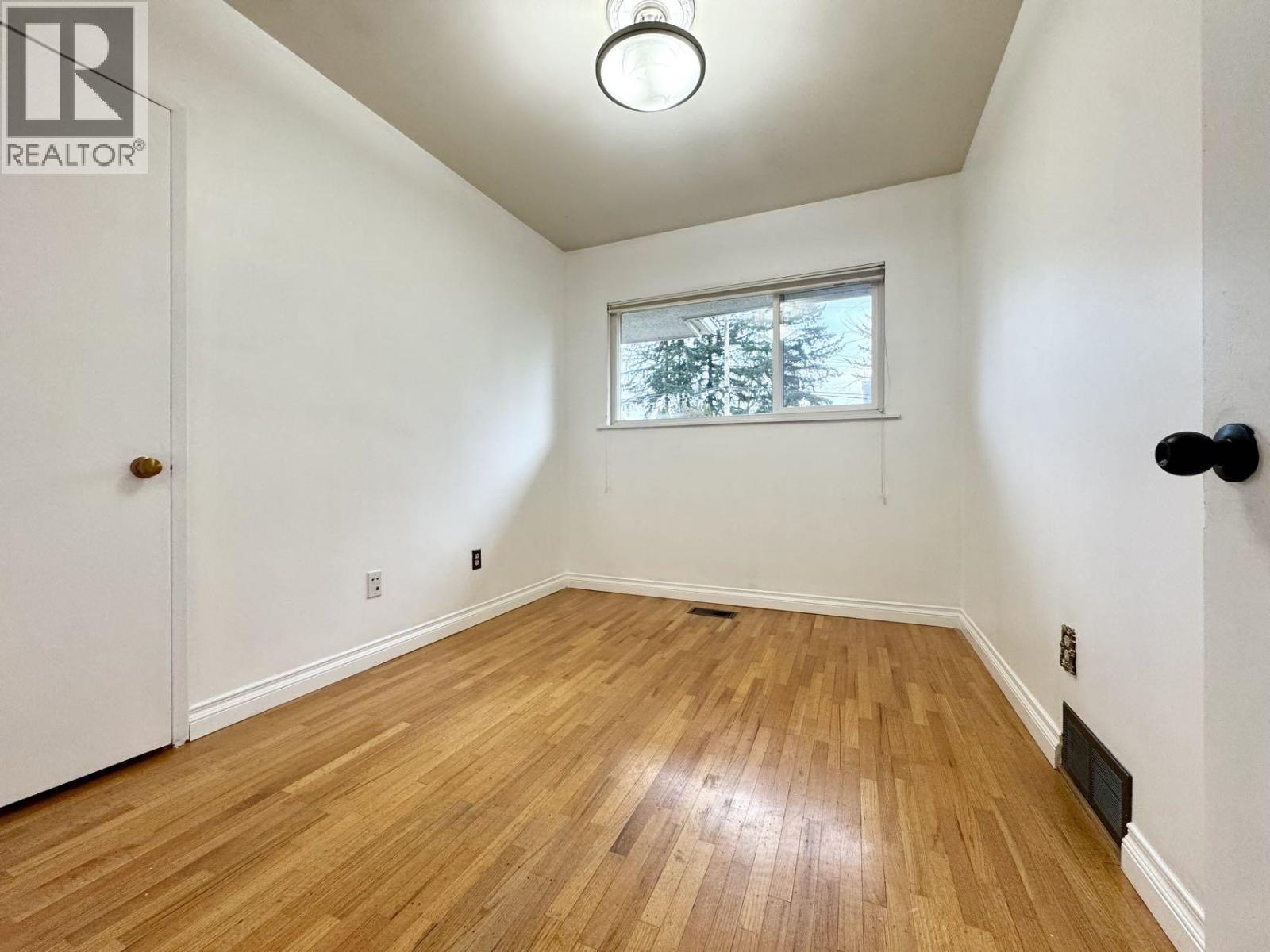 9525 Sullivan Street, Burnaby, British Columbia  V3J 1H8 - Photo 6 - R3098405