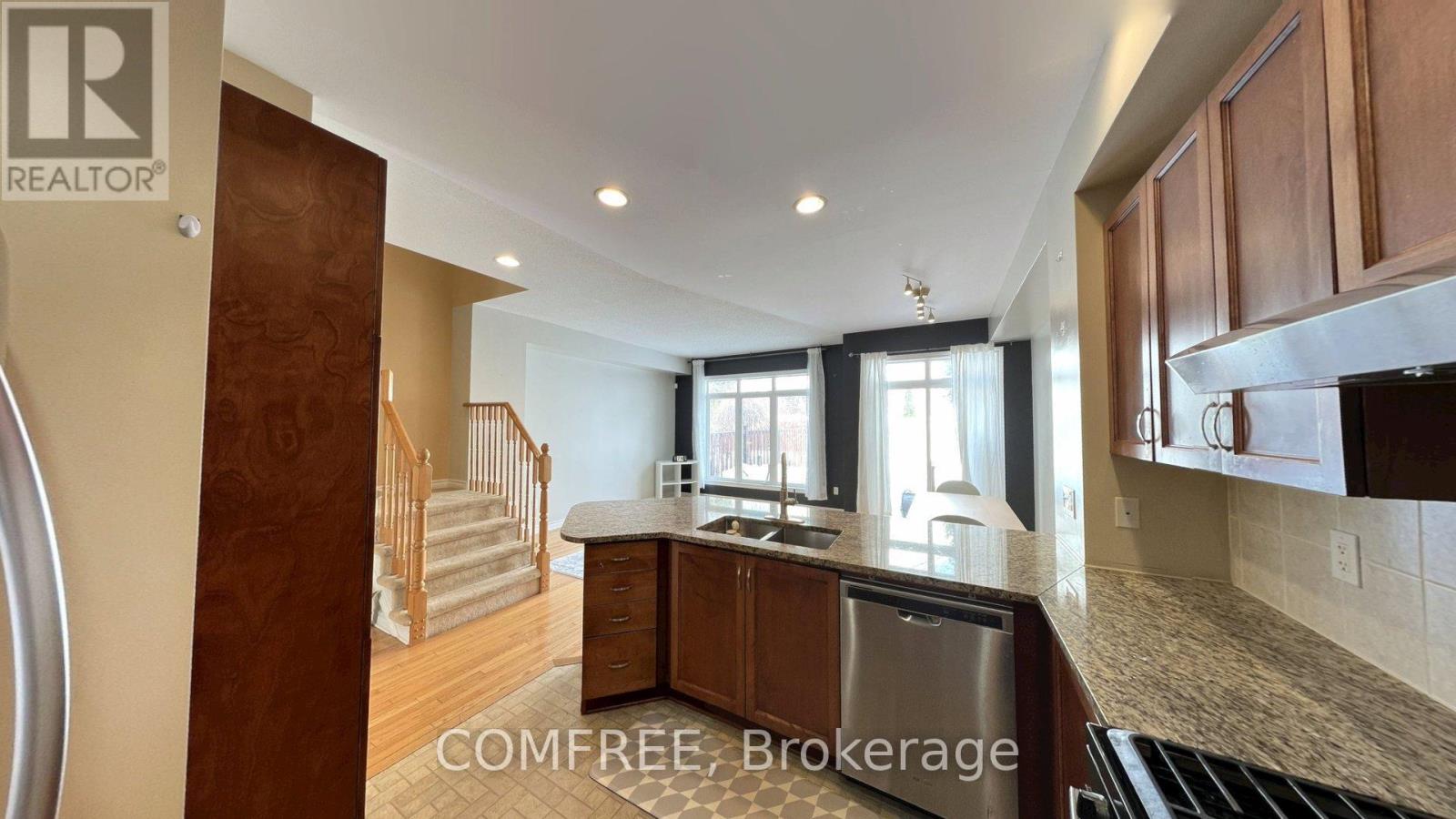 294 Waymark Crescent, Ottawa, Ontario  K2M 0A5 - Photo 8 - X12868738