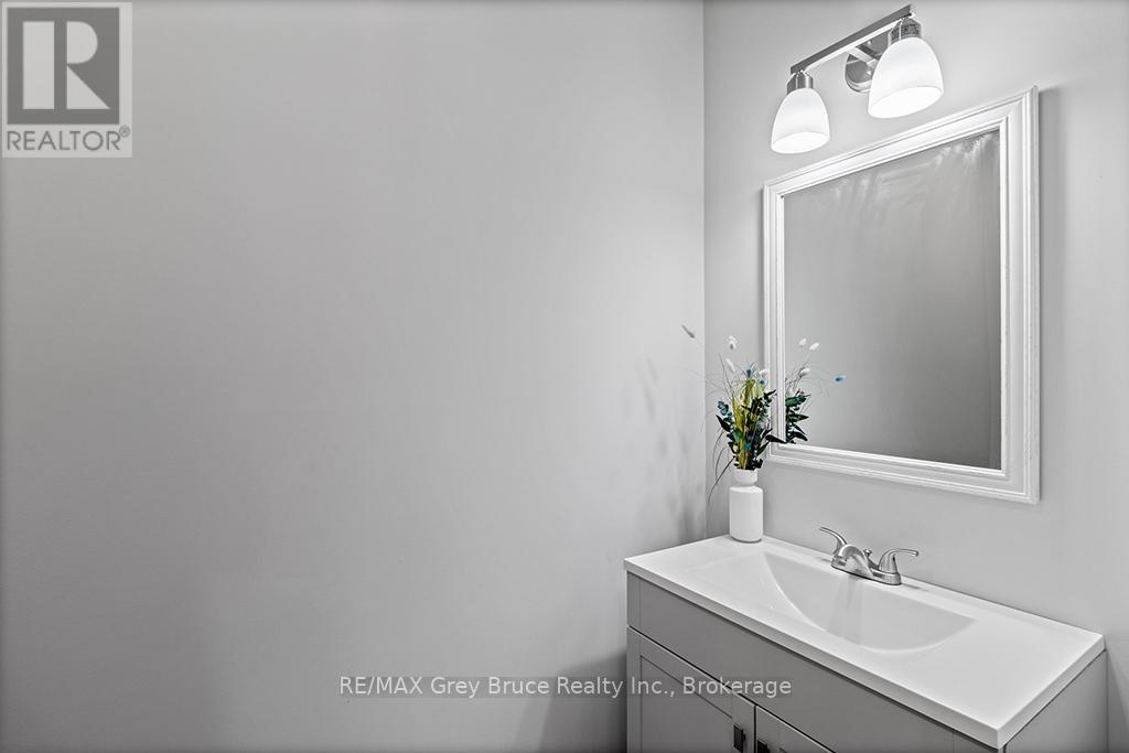 1379 West Road, Northern Bruce Peninsula, Ontario  N0H 1W0 - Photo 17 - X12857336