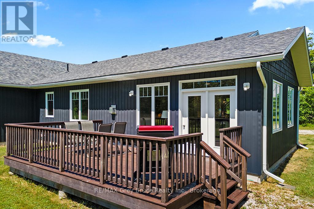 1379 West Road, Northern Bruce Peninsula, Ontario  N0H 1W0 - Photo 36 - X12857336