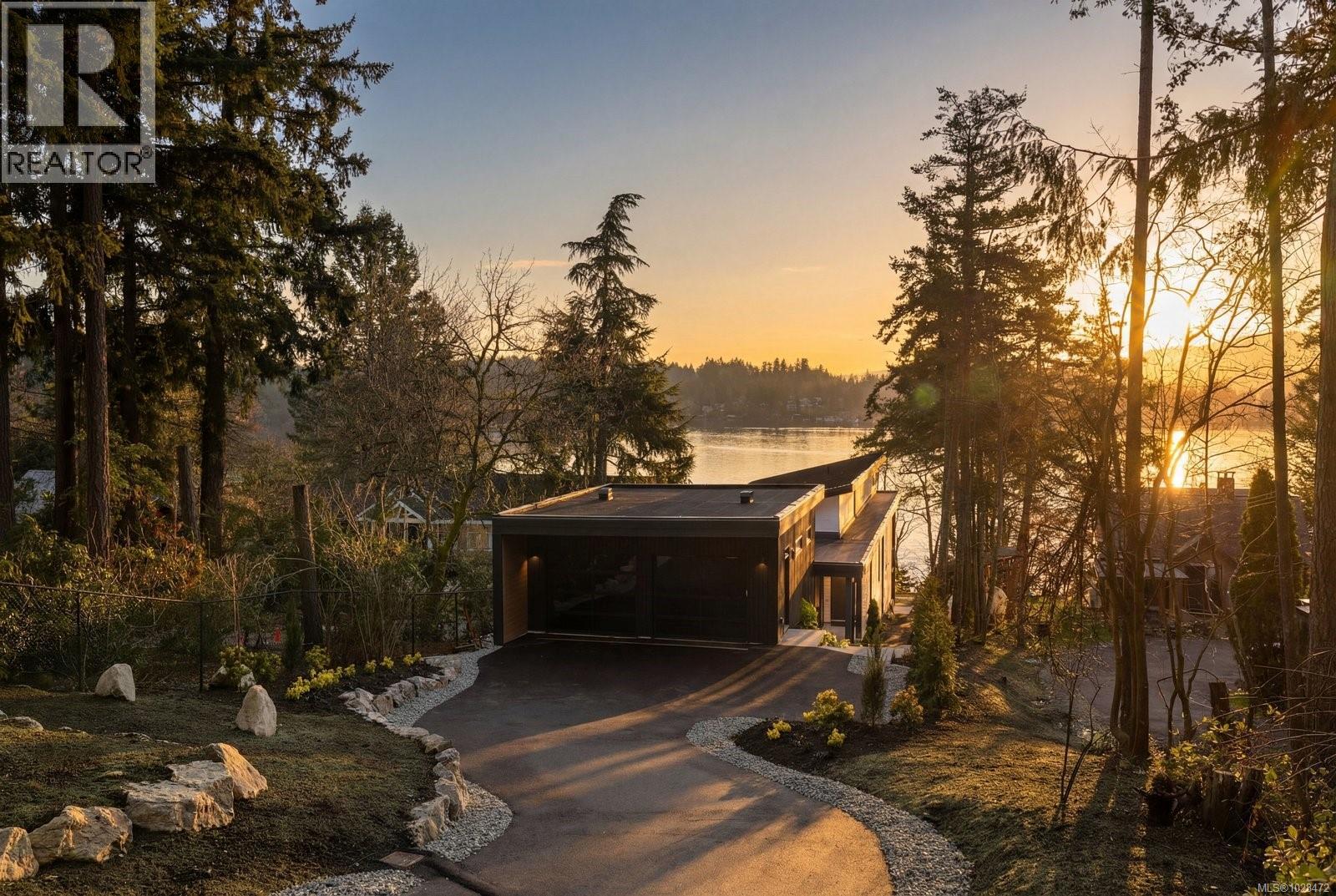 11392 Chalet Rd, North Saanich, British Columbia  V8L 5L9 - Photo 1 - 1028472