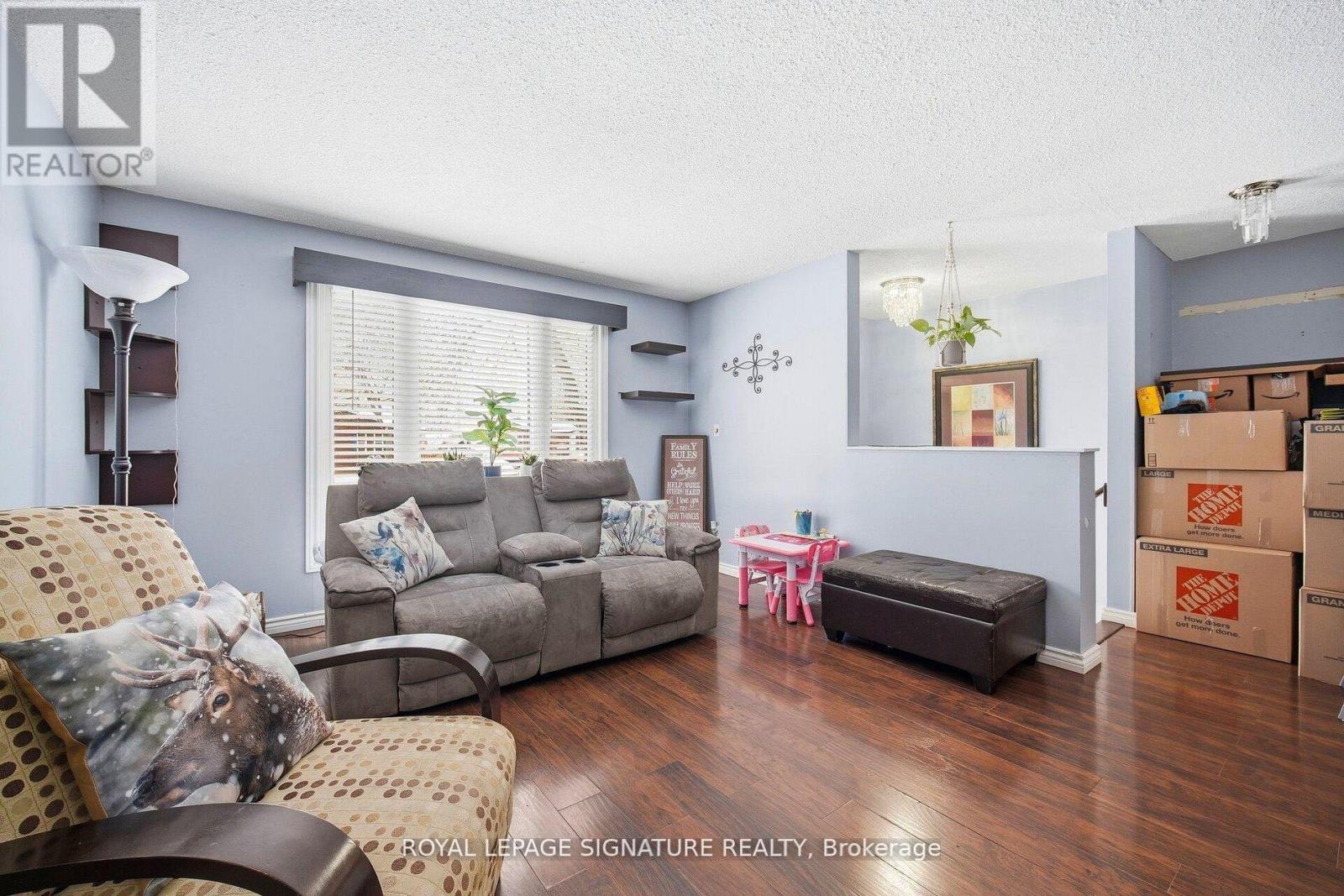 204 Medina Court, Oshawa, Ontario  L1J 7E1 - Photo 7 - E12868736