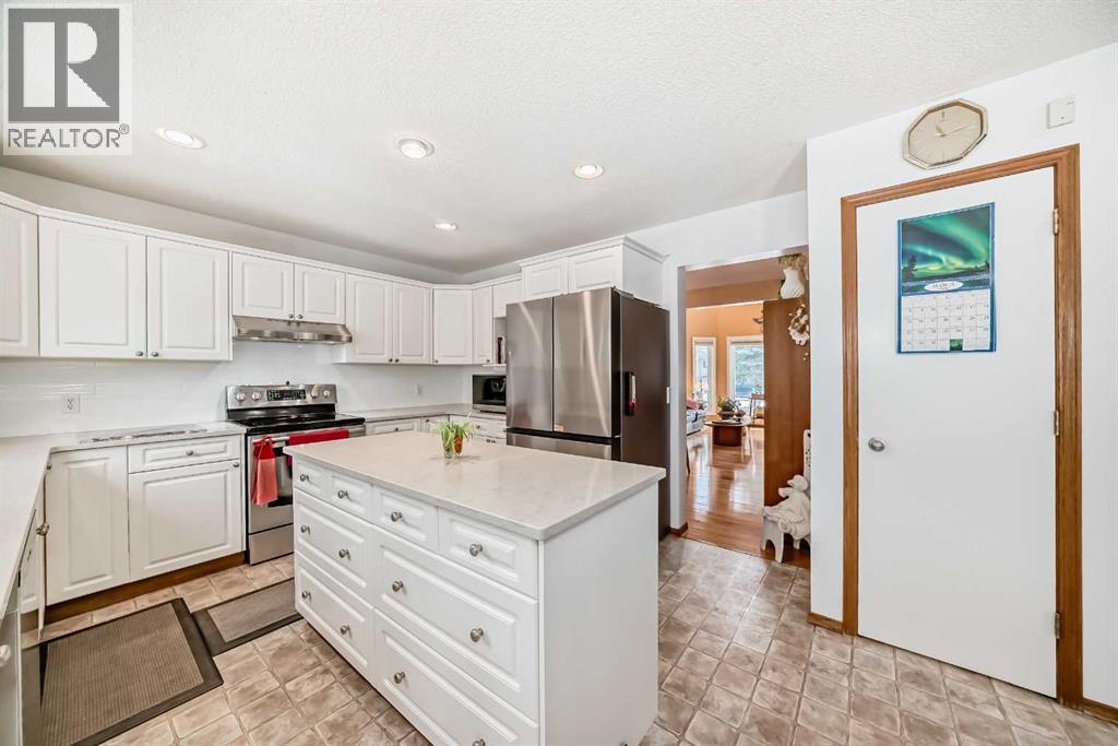 107 Hawkmount Heights Nw, Calgary, Alberta  T3G 3S5 - Photo 6 - A2290848