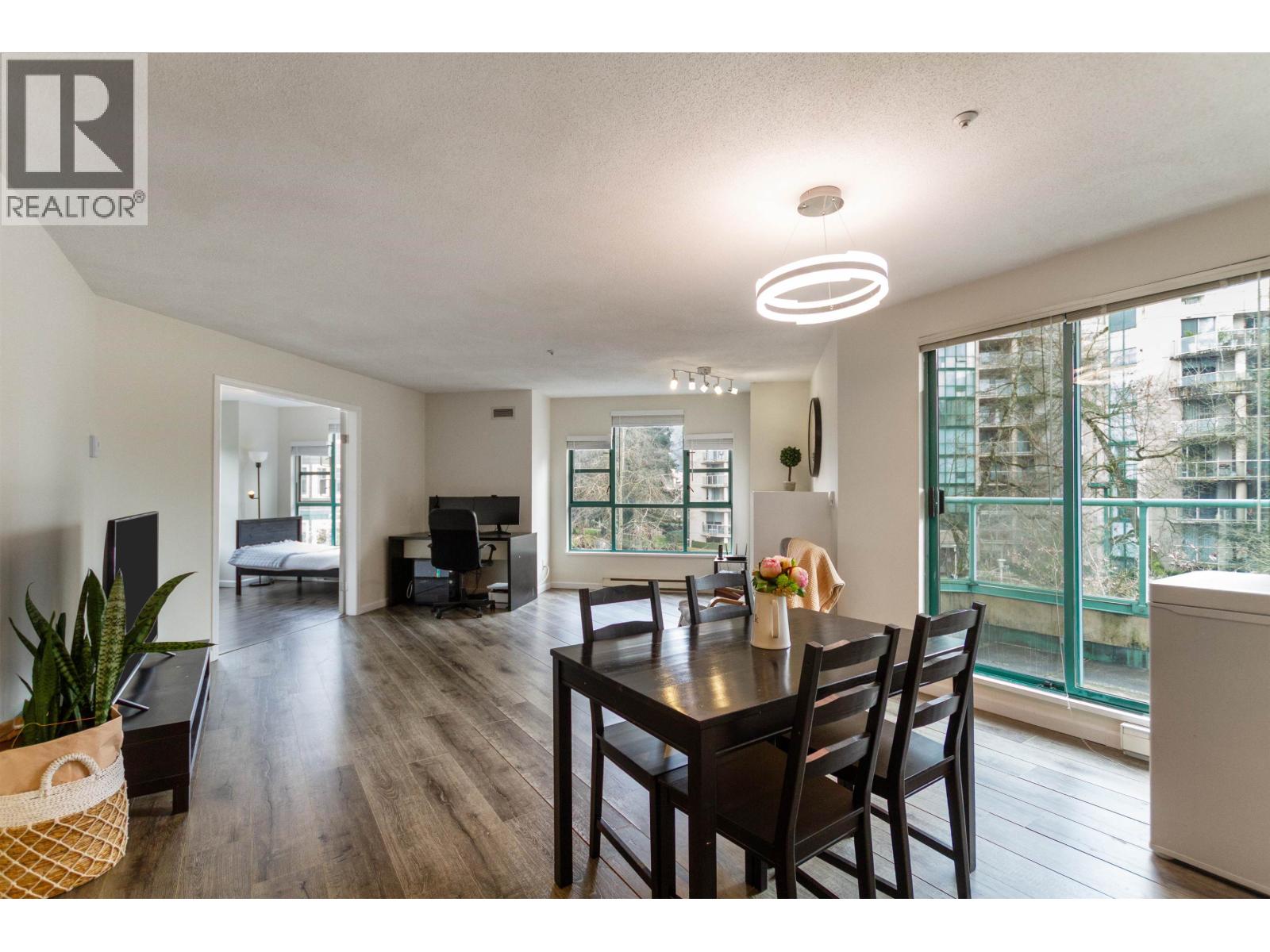 401e 3081 Glen Drive, Coquitlam, British Columbia  V3B 2P8 - Photo 3 - R3098313