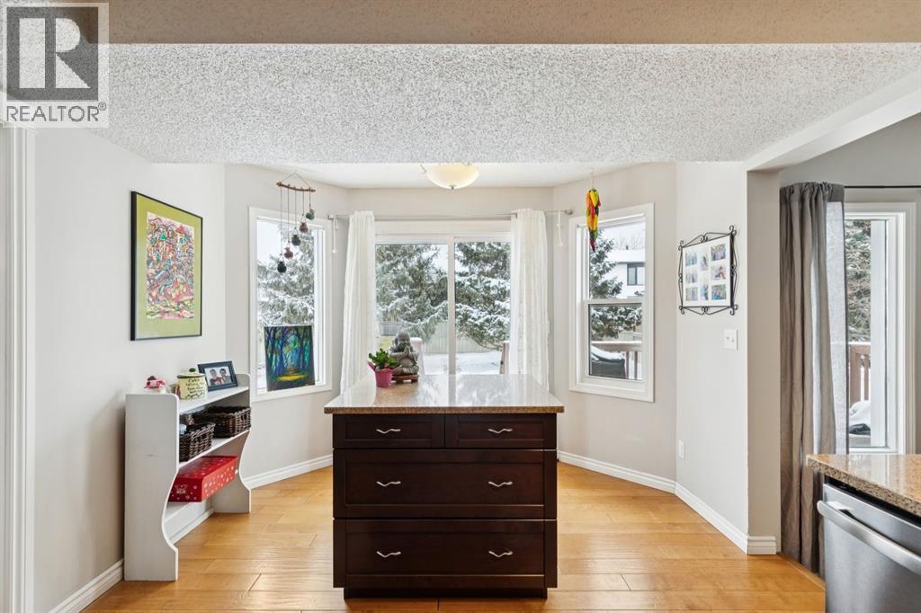 4 Wood Valley Rise Sw, Calgary, Alberta  T2W 5X5 - Photo 10 - A2292225