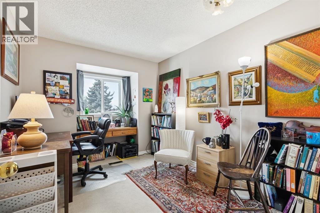 4 Wood Valley Rise Sw, Calgary, Alberta  T2W 5X5 - Photo 28 - A2292225