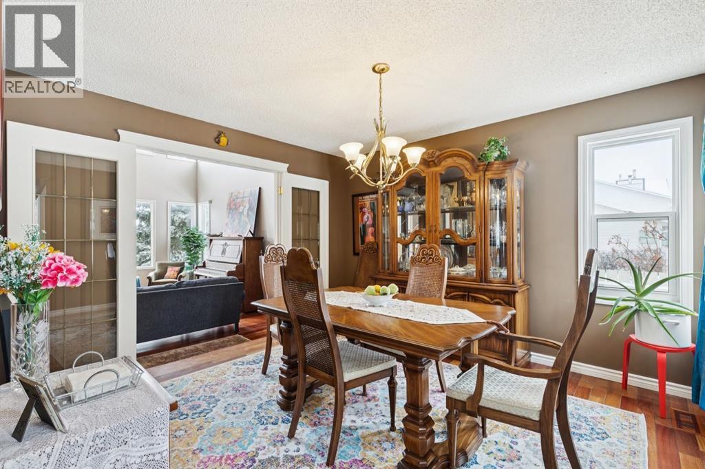 4 Wood Valley Rise Sw, Calgary, Alberta  T2W 5X5 - Photo 7 - A2292225