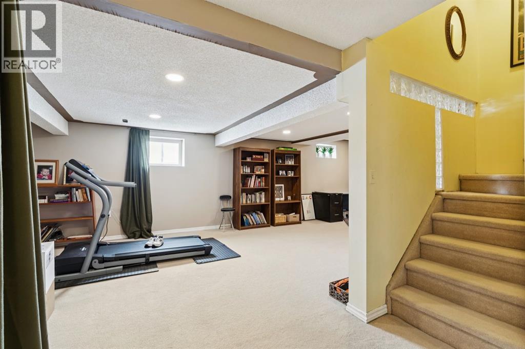 4 Wood Valley Rise Sw, Calgary, Alberta  T2W 5X5 - Photo 29 - A2292225