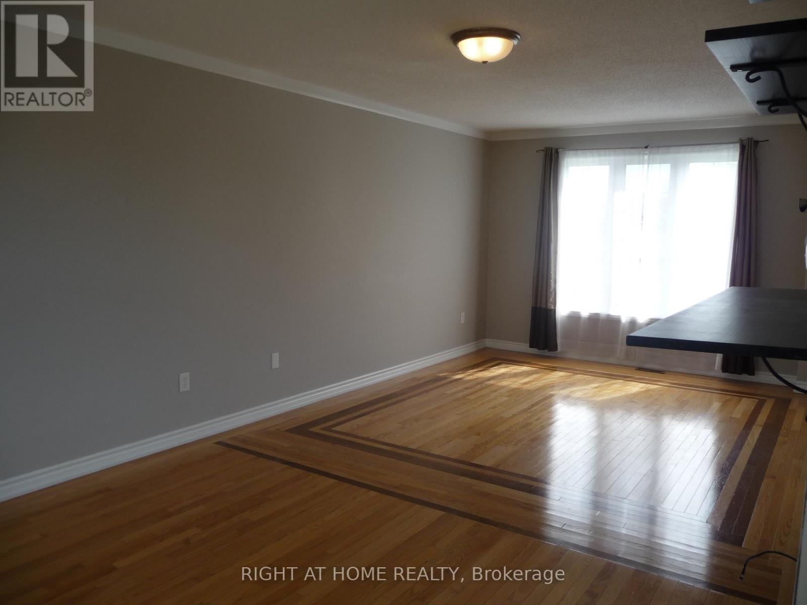 134 Dean Avenue, Barrie, Ontario  L4N 0V6 - Photo 3 - S12868800