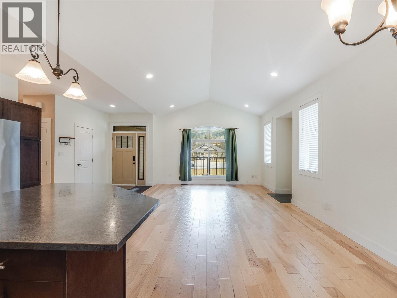 892 Waterloo Road, Castlegar, British Columbia  V1N 4K8 - Photo 14 - 10378764