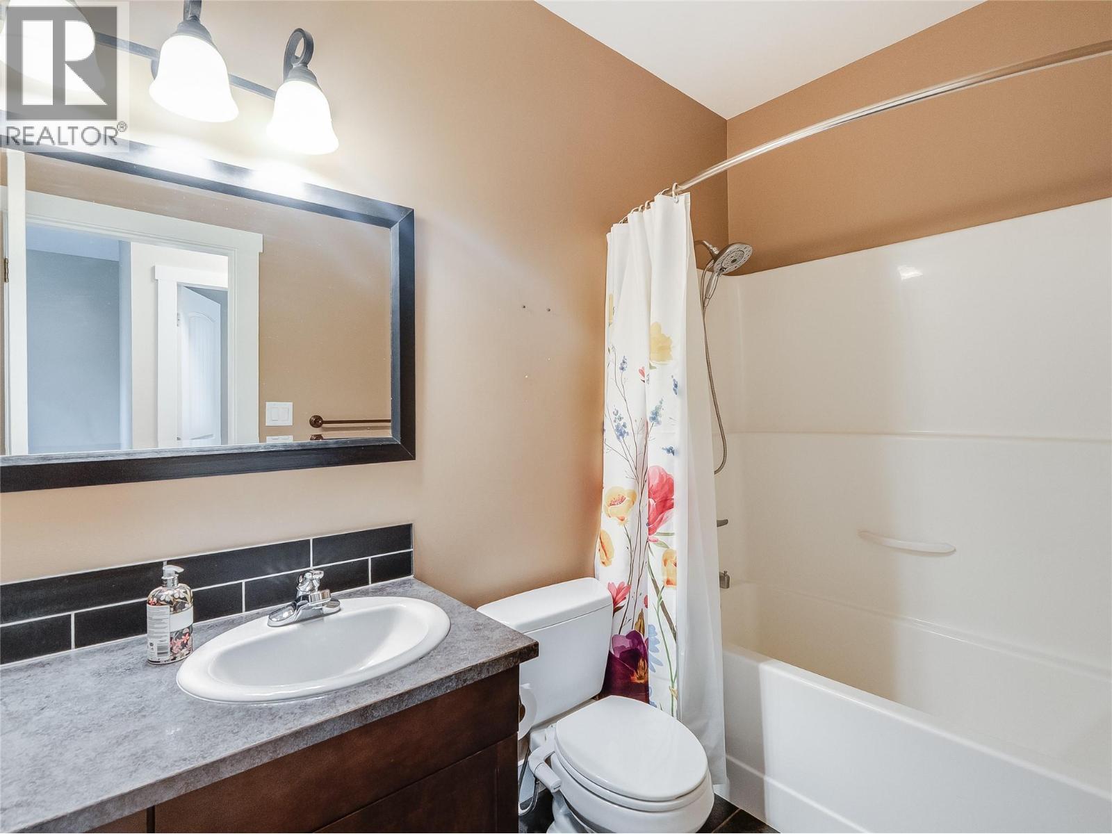 892 Waterloo Road, Castlegar, British Columbia  V1N 4K8 - Photo 35 - 10378764