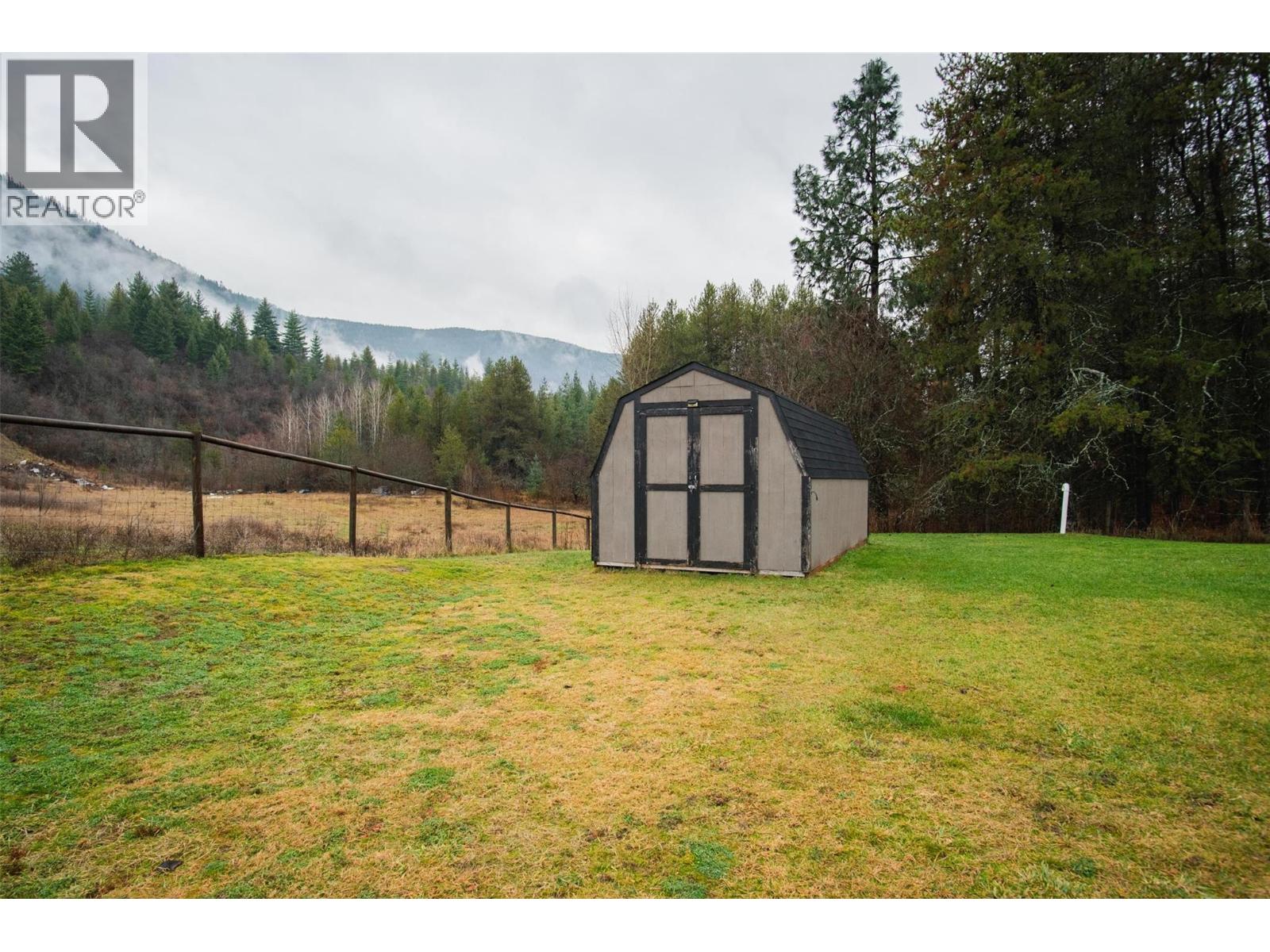 892 Waterloo Road, Castlegar, British Columbia  V1N 4K8 - Photo 60 - 10378764