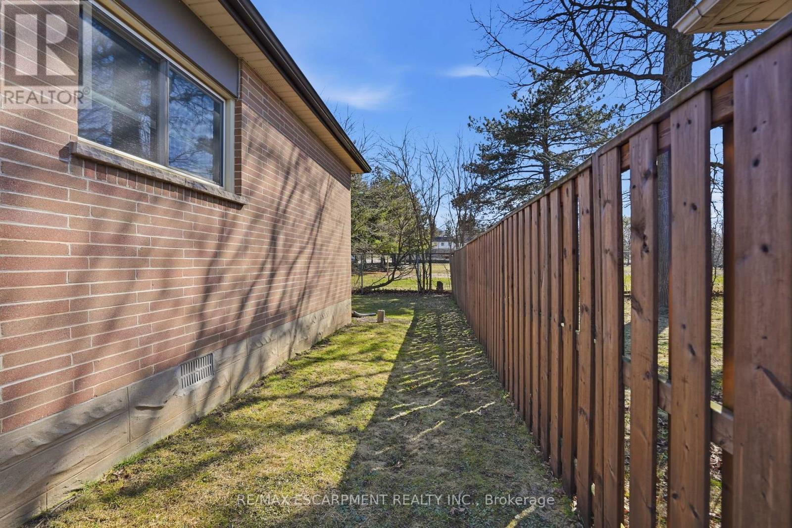 11 Alison Avenue, Waterloo, Ontario  N1R 1M8 - Photo 32 - X12868818