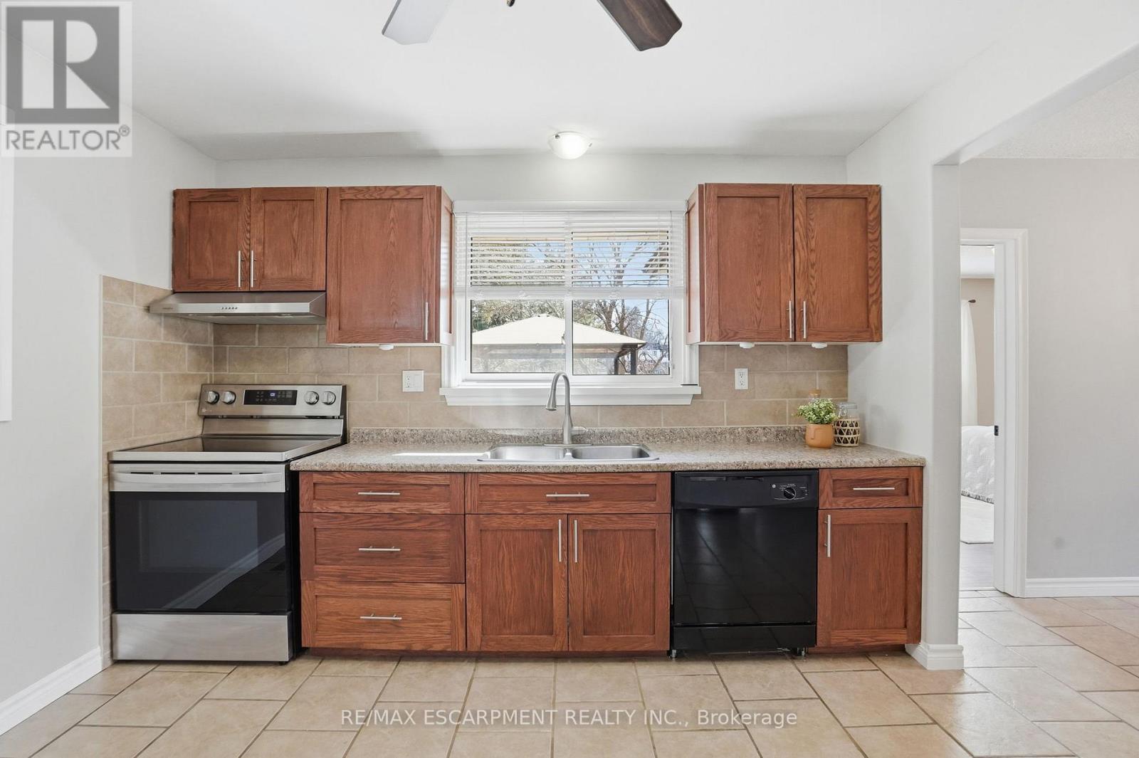 11 Alison Avenue, Waterloo, Ontario  N1R 1M8 - Photo 9 - X12868818