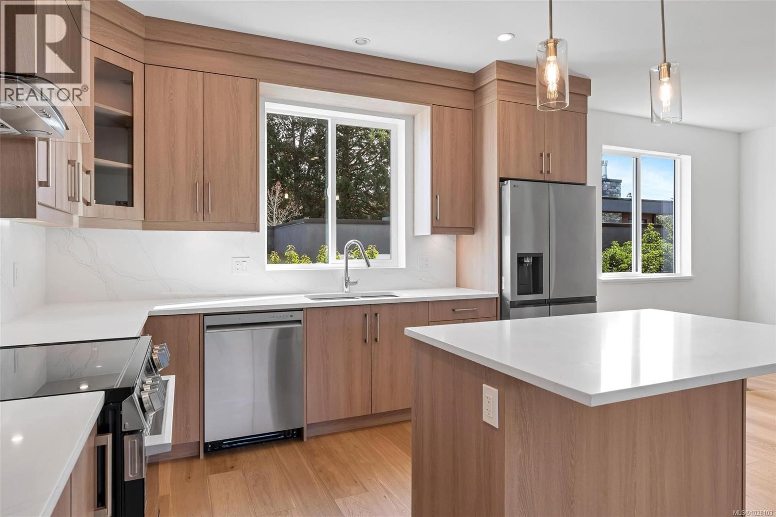 3 1559 Ash Rd, Saanich, British Columbia  V8N 2S9 - Photo 23 - 1028103