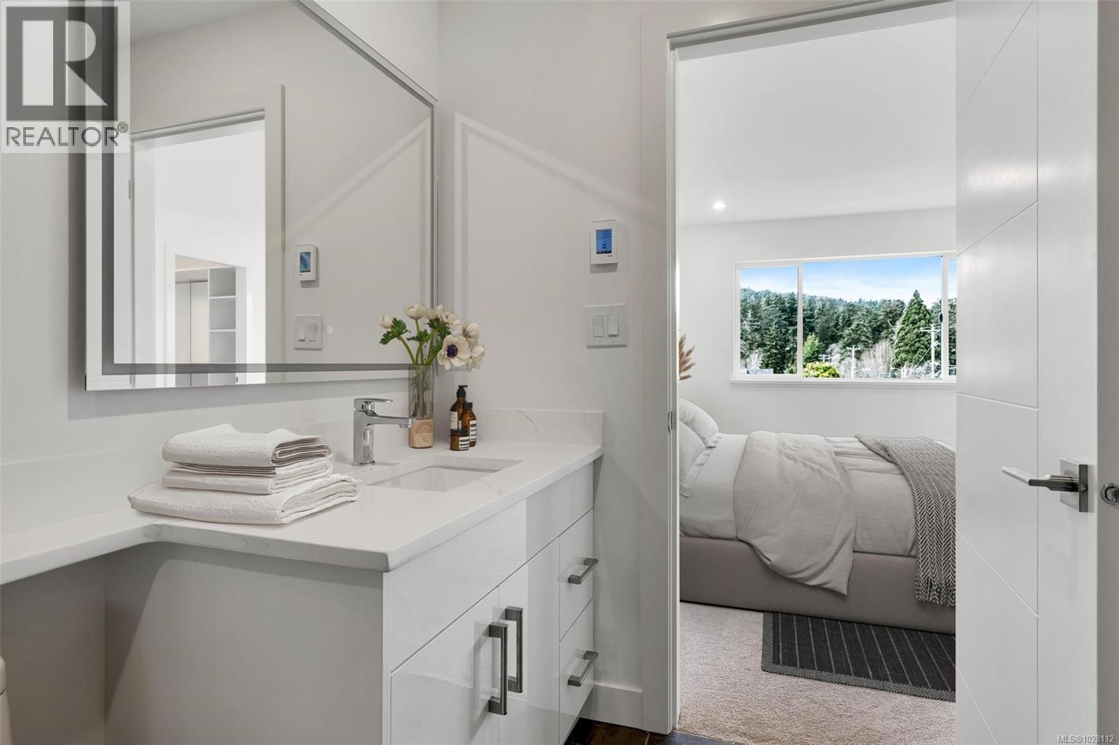 4 1559 Ash Rd, Saanich, British Columbia V8N 2S9 - Photo 39 - 1028112