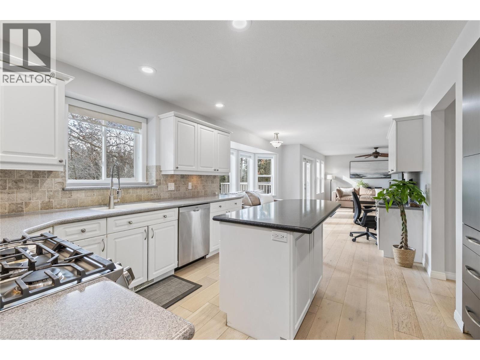 3947 Lakevale Place, Kelowna, British Columbia  V1W 3Z5 - Photo 2 - 10378792