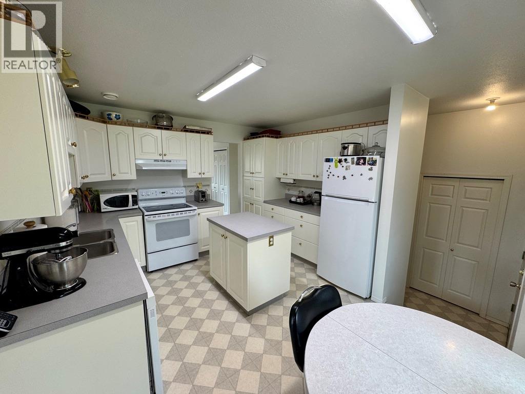 3408 Tucker Road, Dawson Creek, British Columbia  V1G 4H8 - Photo 6 - 10378938