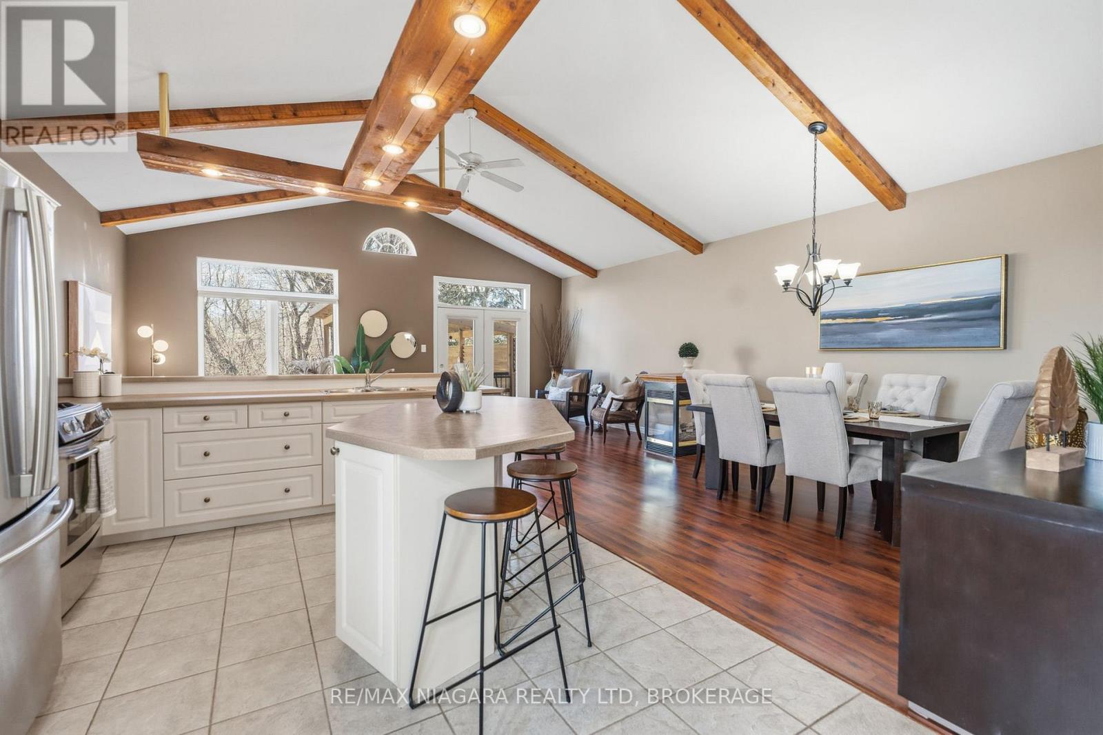 86 Newport Street, St. Catharines, Ontario  L2M 1P7 - Photo 5 - X12868380