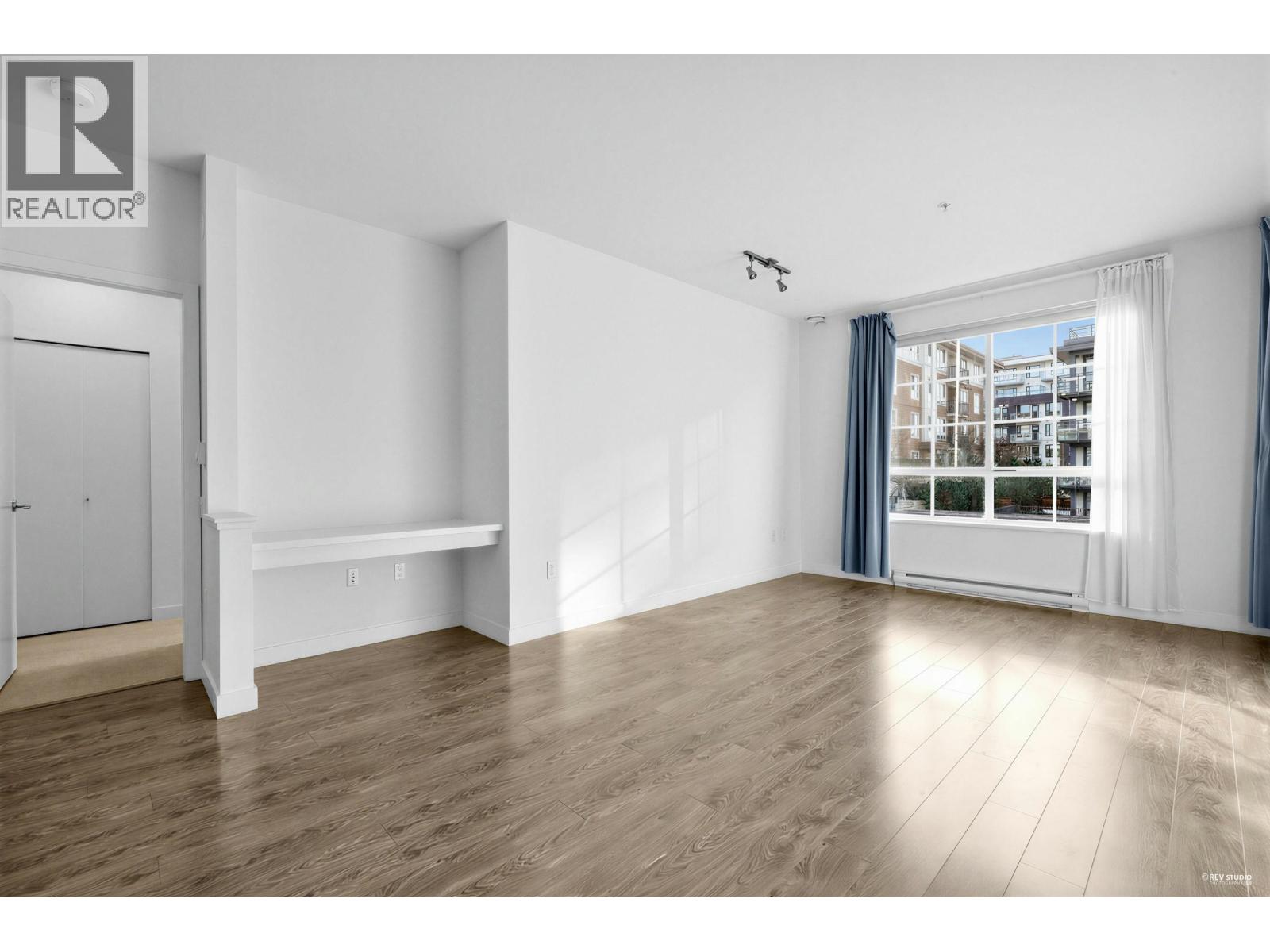 208 608 Como Lake Avenue, Coquitlam, British Columbia  V3J 0B2 - Photo 5 - R3098475