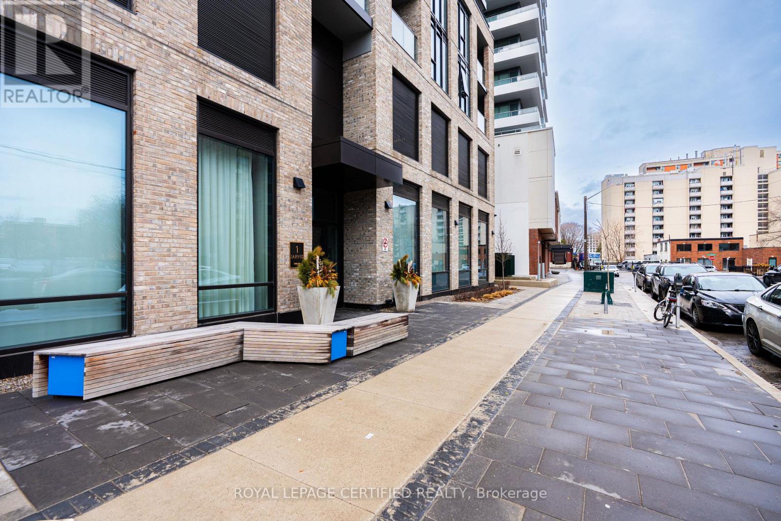 1314 - 1 Jarvis Street, Hamilton, Ontario L8R 3J2 - Photo 2 - X12867498