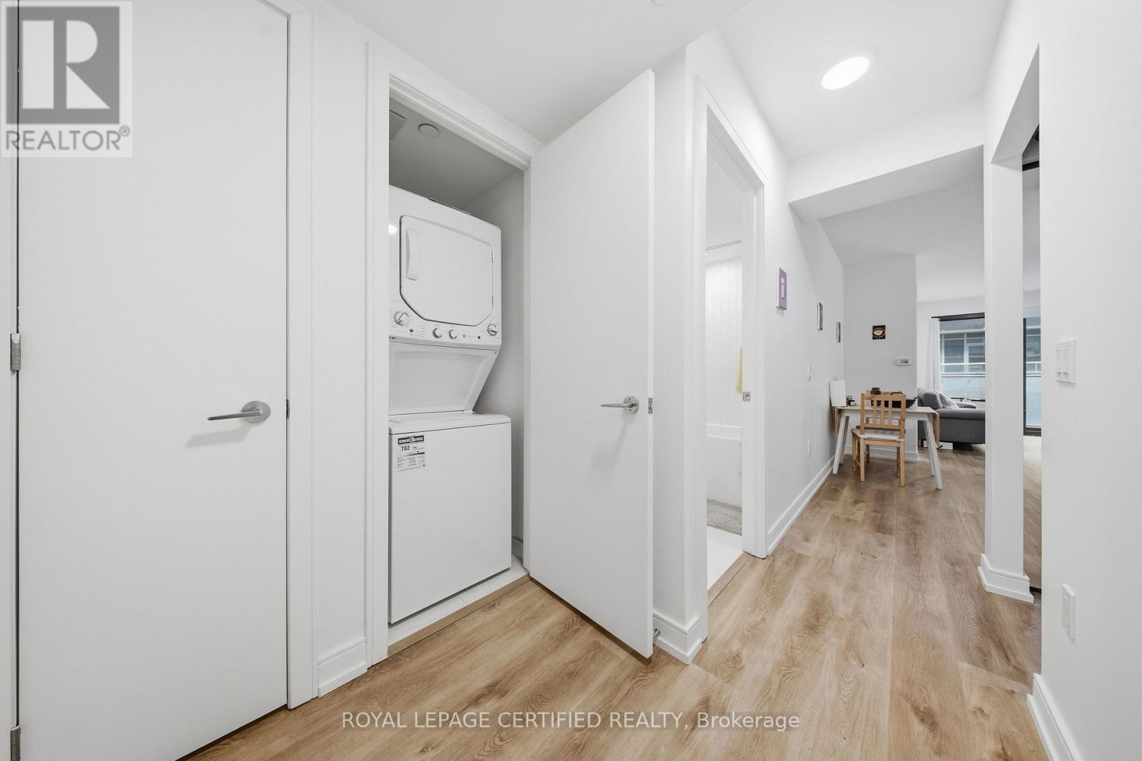 1314 - 1 Jarvis Street, Hamilton, Ontario L8R 3J2 - Photo 8 - X12867498