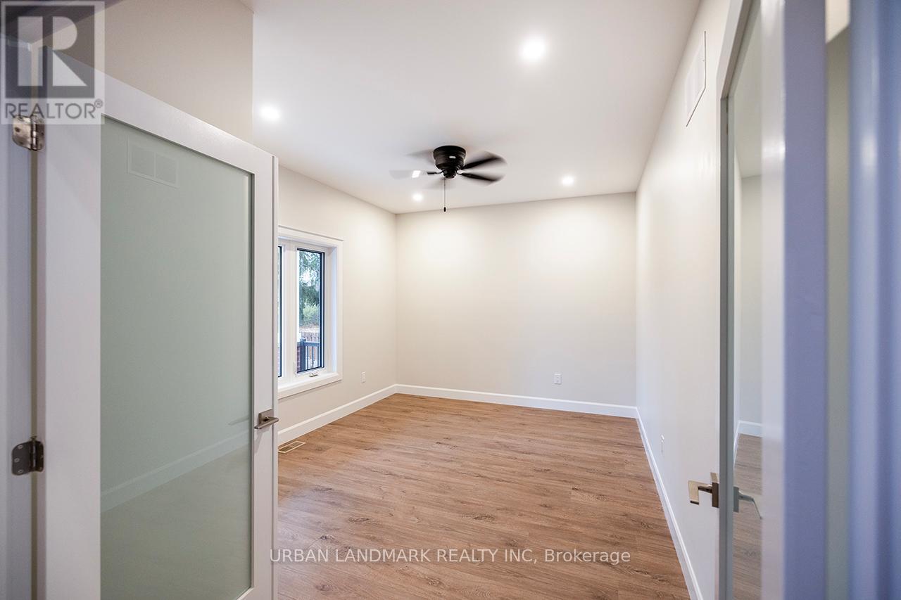 214 Aberdeen Avenue, Peterborough, Ontario  K9H 3Y1 - Photo 4 - X12868844