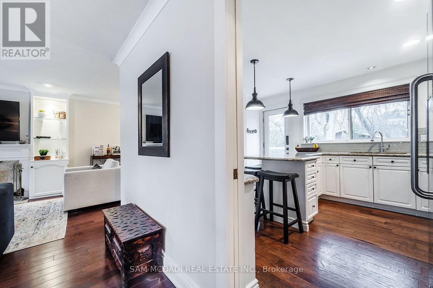 388 Ash Road, Oakville, Ontario  L6J 4P7 - Photo 15 - W12866514