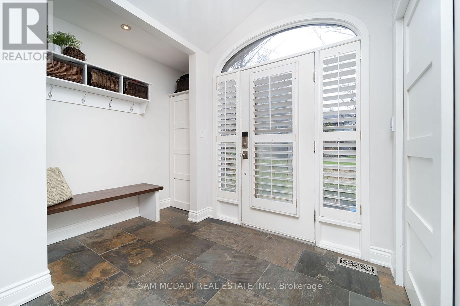 388 Ash Road, Oakville, Ontario  L6J 4P7 - Photo 2 - W12866514