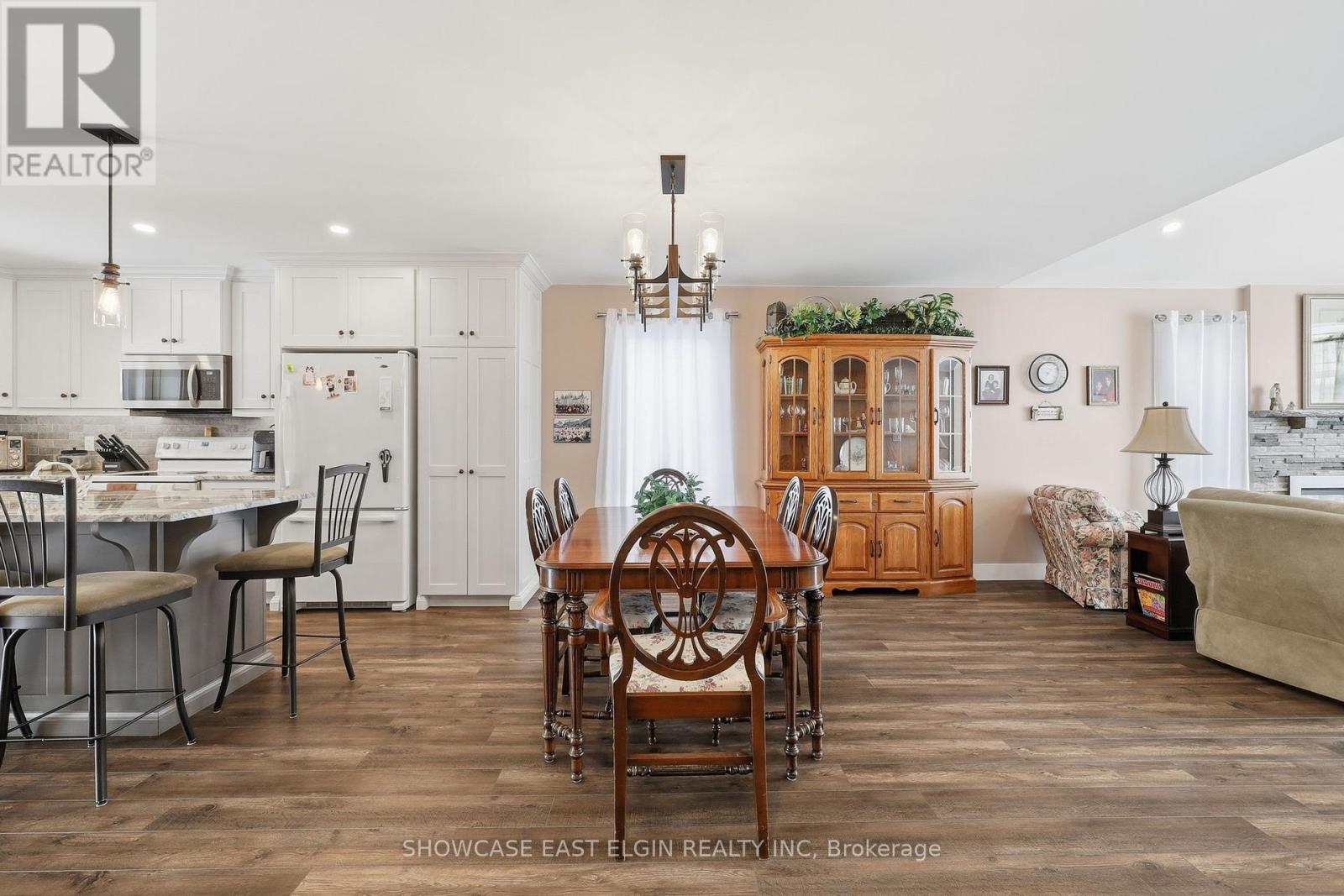 Photo 12 of 30 for 271 Sydenham Street E