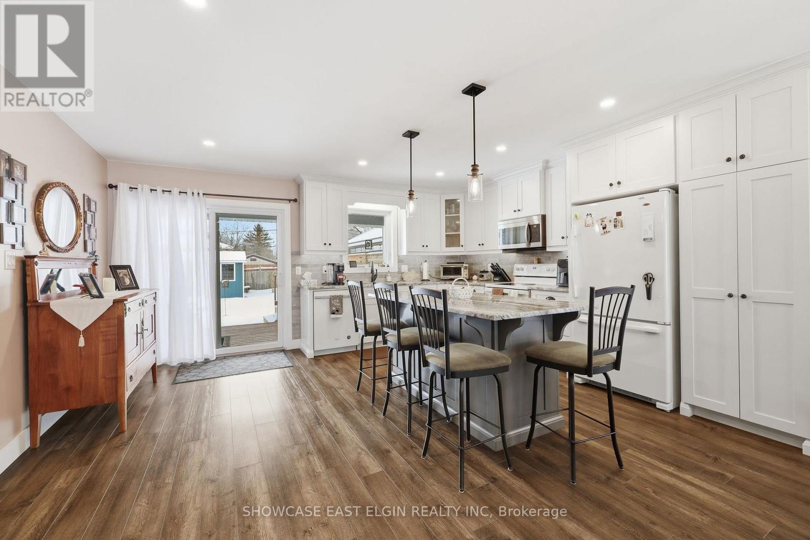 Photo 6 of 30 for 271 Sydenham Street E